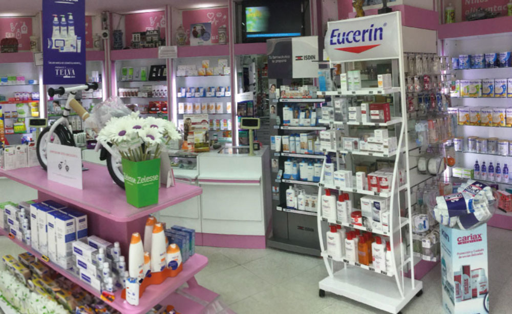 Interior farmacia Javier Caro Vida